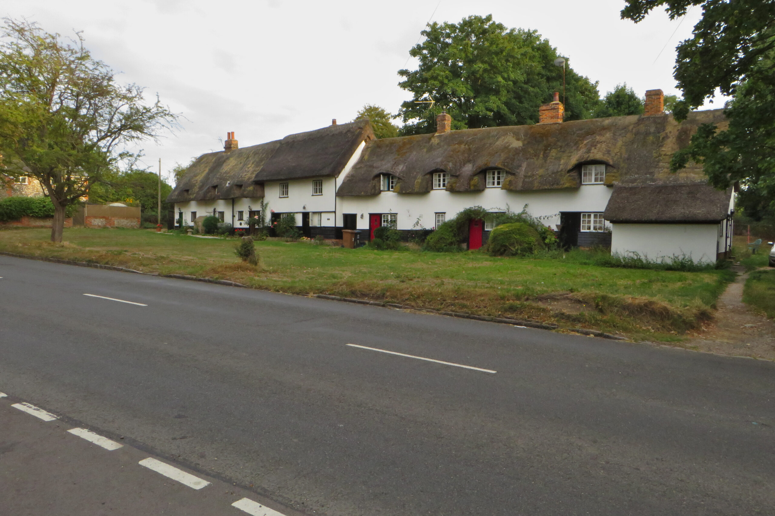 cottage type houses in cottered uk