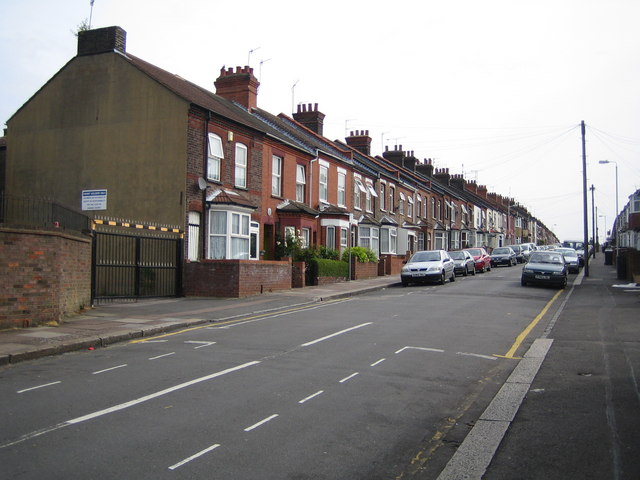 Luton,_Norman_Road_-_geograph.org.uk_-_193112 street in Luton